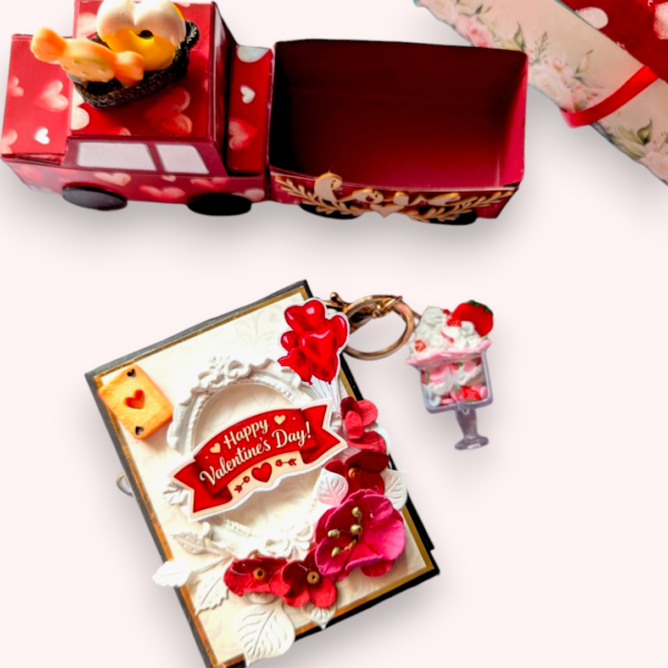 Cute Love Truck with Mini scrapbook Cute Love Truck with Mini scrapbook